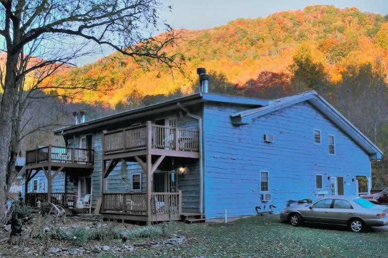 מגי ואלי Misty Mountain Ranch B&B מראה חיצוני תמונה